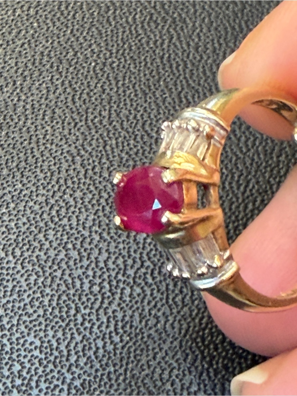 Vintage 14k solid gold ruby ring - Picture 7 of 11